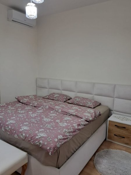 Tirane, jepet me qera apartament 2+1+Aneks+Ballkon Kati 2, 100 m² 650 € (liqeni i thate)