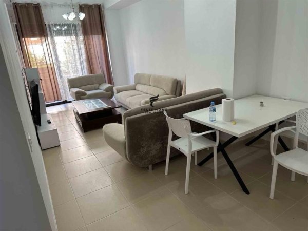 Tirane, jepet me qera apartament 1+1+Ballkon Kati 3, 70 m² 400 € (KODRA E DIELLIT)
