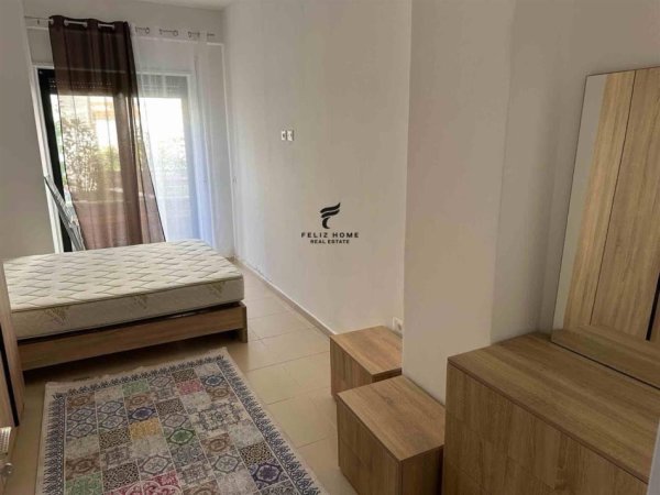 Tirane, jepet me qera apartament 1+1+Ballkon Kati 3, 70 m² 400 € (KODRA E DIELLIT)