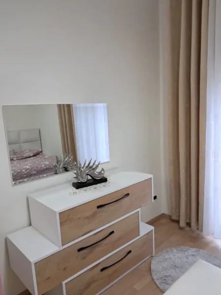 Tirane, jepet me qera apartament 2+1 Kati 2, 100 m² 650 € (LIQENI I THATE,RRUGA HIQMET BUZI)