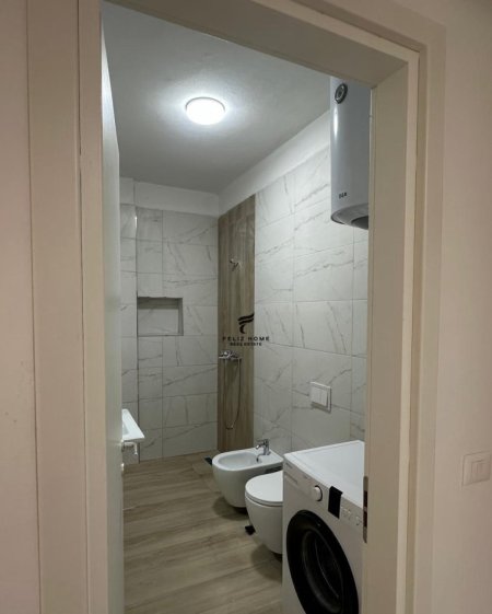 Tirane, jepet me qera apartament 1+1+Ballkon Kati 9, 75 m² 650 € (DON BOSKO)