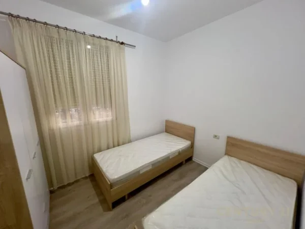Tirane, jepet me qera apartament 2+1 Kati 9, 85 m² 600 € (Ish Fusha e Aviacionit)