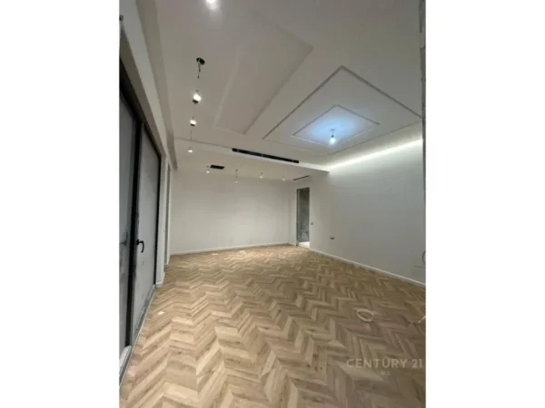 Tirane, jap me qera zyre , 160 m² 2.500 € (Kompleksi Delijorgji, Rruga e Kavajës)