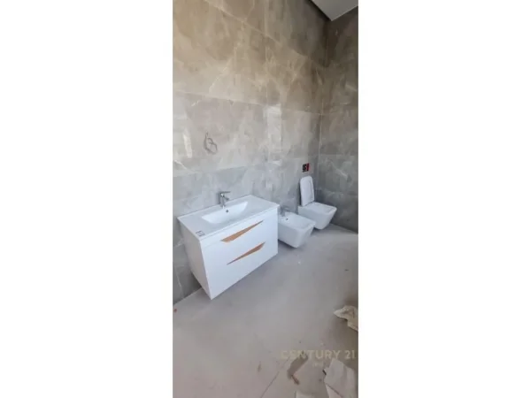 Tirane, jap me qera zyre , 160 m² 2.500 € (Kompleksi Delijorgji, Rruga e Kavajës)