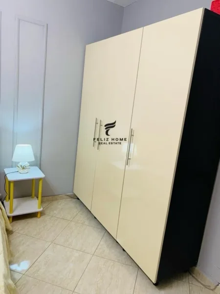 Tirane, jepet me qera apartament 1+1+Ballkon Kati 4, 74 m² 600 € (RRUGA E KAVAJES)