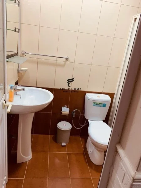 Tirane, jepet me qera apartament 1+1+Ballkon Kati 4, 74 m² 600 € (RRUGA E KAVAJES)