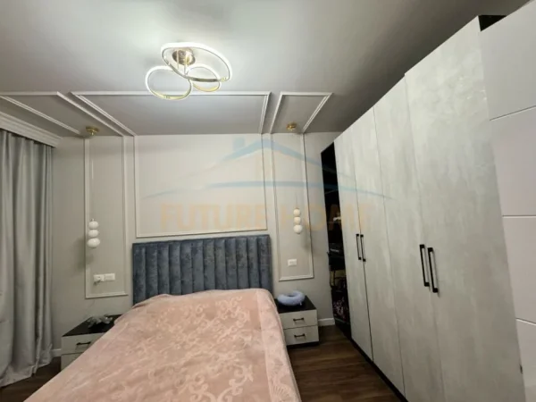 Tirane, jepet me qera apartament 1+1+Ballkon Kati 10, 65 m² 800 € (Komuna e Parisit)