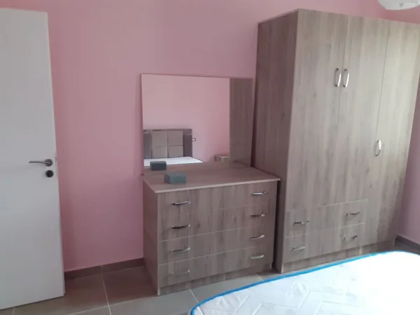 Tirane, jepet me qera 1+1 Kati 2, 70 m² 600 € ( JEPET ME QERA SUPER APARTAMENTI 1+1 NE QENDER TEK RRUGA FORTUZI.)