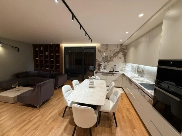 Tirane, jepet me qera apartament 3+1 Kati 1, 149 m² 2.000 € (TEG)