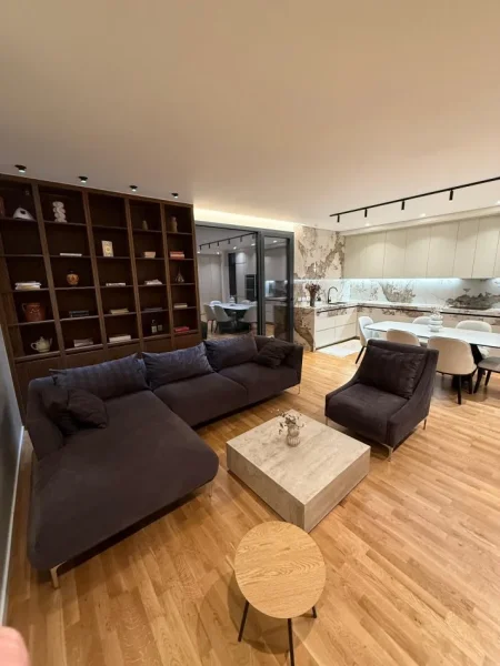 Tirane, jepet me qera apartament 3+1 Kati 1, 149 m² 2.000 € (TEG)