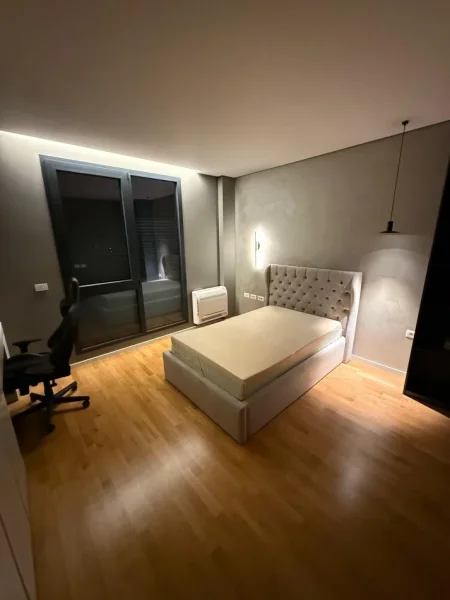 Tirane, jepet me qera apartament 3+1 Kati 1, 149 m² 2.000 € (TEG)