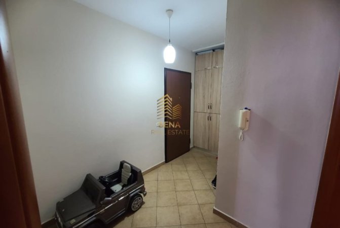 Tirane, jepet me qera apartament 1+1 Kati 7, 70 m² 400 € (Rruga Aleksander Moisiu)