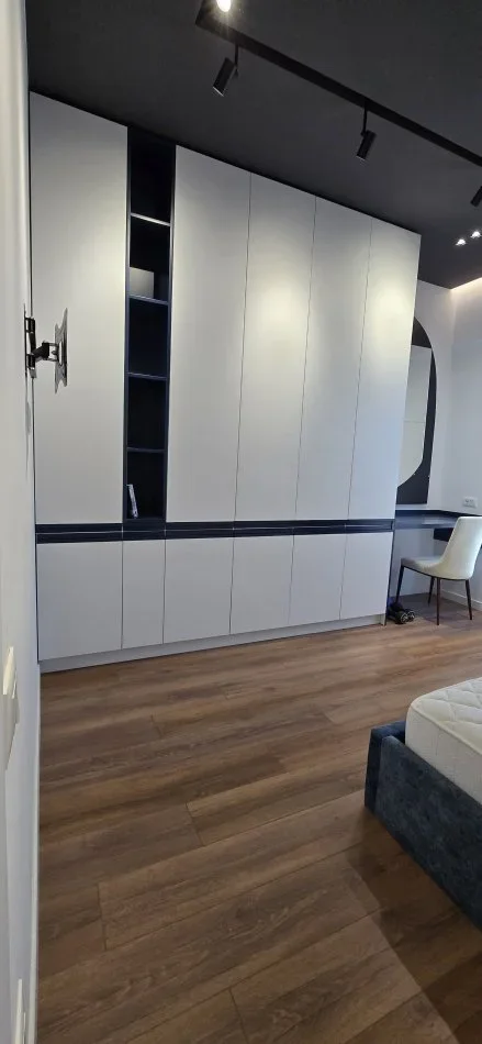 Tirane, jepet me qera apartament 1+1 Kati 8, 70 m² 750 € (Square 21)