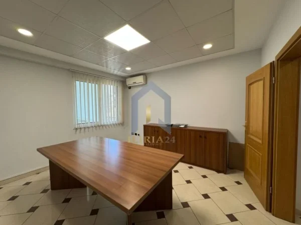 Tirane, jap me qera zyre Kati 5, 110 m² 1.550 € (bllok)
