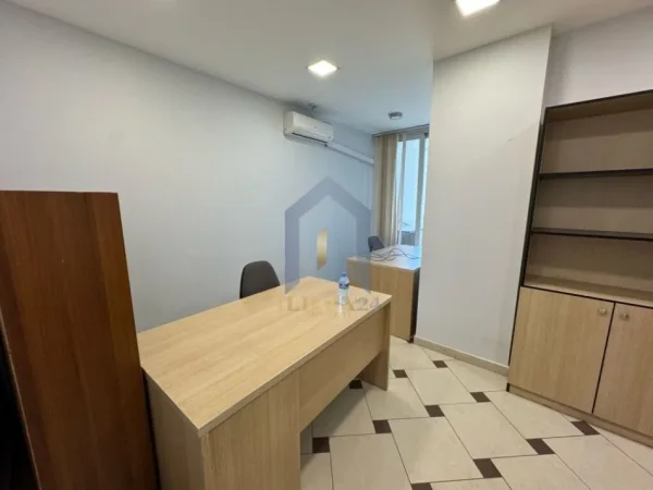 Tirane, jap me qera zyre Kati 5, 110 m² 1.550 € (bllok)