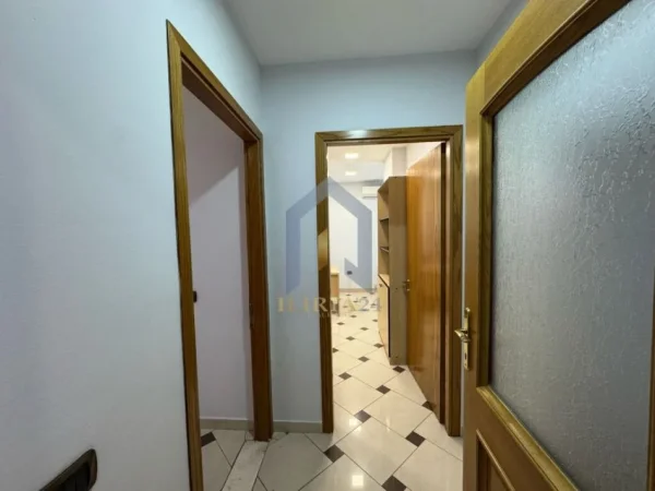 Tirane, jap me qera zyre Kati 5, 110 m² 1.550 € (bllok)