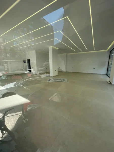 Tirane, jepet me qera ambjent biznesi Kati 0, 90 m² 2.500 € (SQUARE)