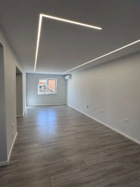 Tirane, jepet me qera apartament 2+1 Kati 1, 73 m² 700 € (xhamlliku)