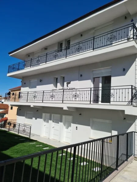 Tirane, shitet Vile 3 Katshe Kati 3, 463 m² 730.000 € (SHKOZE)