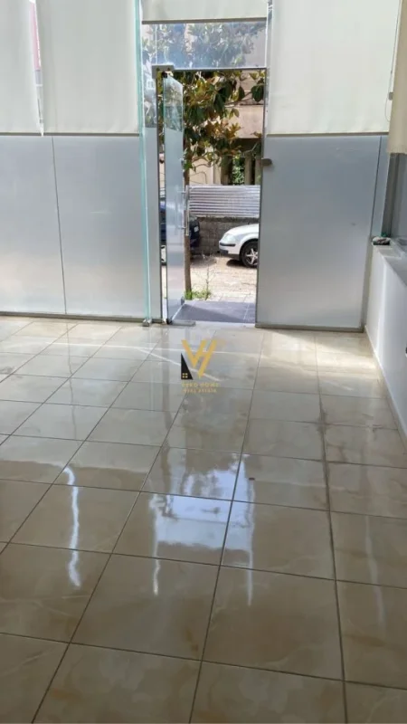 Tirane, shitet dyqan Kati 0, 30 m² 68.000 € (ASTIR)