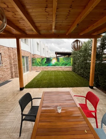 Tirane, jepet me qera Vile 2 Katshe Kati 0, 245 m² 3.000 € (Elysium Residence)