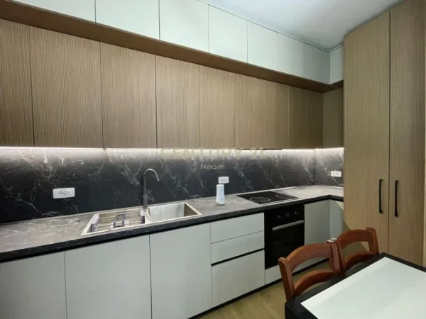 Tirane, jepet me qera apartament 2+1+Aneks+Ballkon Kati 1, 87 m² 1.000 € (Neom109479)