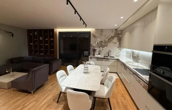 Tirane, jepet me qera apartament 3+1+Ballkon , 148 m² 2.000 € (Teg)
