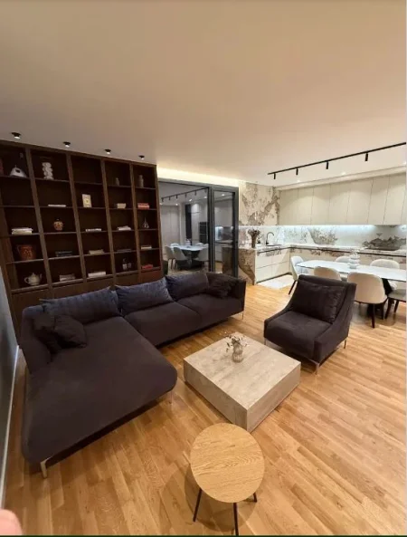 Tirane, jepet me qera apartament 3+1+Ballkon , 148 m² 2.000 € (Teg)