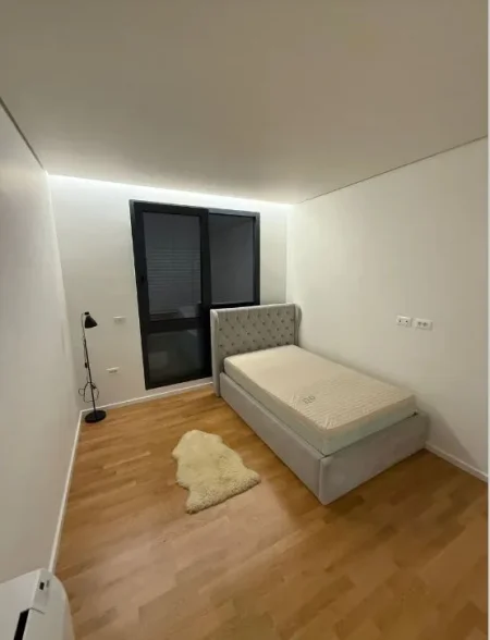 Tirane, jepet me qera apartament 3+1+Ballkon , 148 m² 2.000 € (Teg)