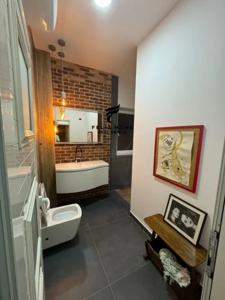 Tirane, jepet me qera apartament 2+1+Aneks+Ballkon Kati 7, 114 m² 800 € (QEMDER)