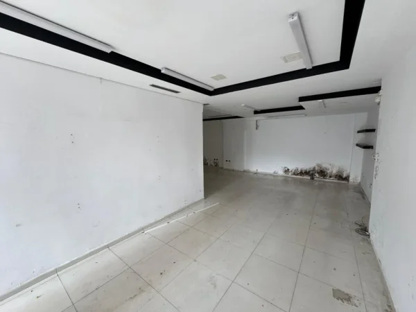 Tirane, jepet me qera ambjent biznesi Kati 0, 85 m² 1.000 € (brryli)