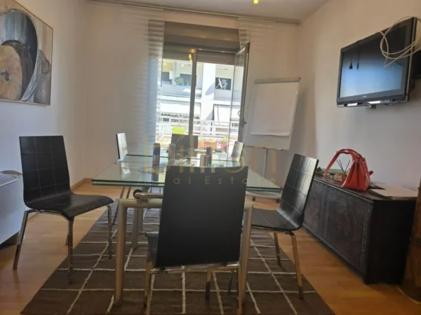Tirane, jepet me qera zyre Kati 9, 140 m² 1.000 € (Qender, Tirana, Albania)