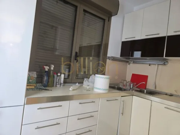 Tirane, jepet me qera zyre Kati 9, 140 m² 1.000 € (Qender, Tirana, Albania)