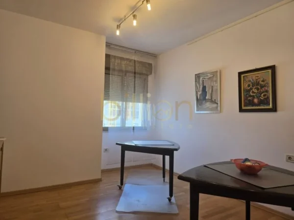 Tirane, jepet me qera zyre Kati 9, 140 m² 1.000 € (Qender, Tirana, Albania)