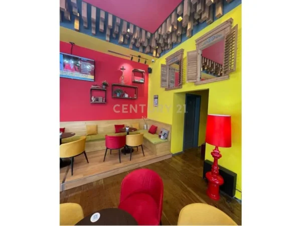 Tirane, shitet lokal Kati 0, 110 m² (Neom109462)