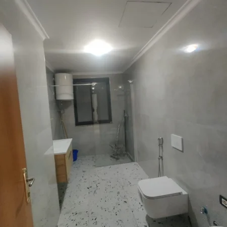 Tirane, jepet me qera apartament 2+1+Ballkon Kati 2, 127 m² 700 € (QENDER)
