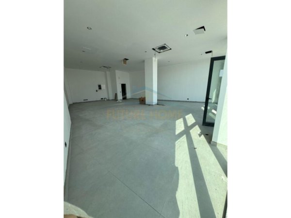 Tirane, jepet me qera ambjent biznesi Kati 0, 113 m² 3.500 € (Rruga e Kosovareve)