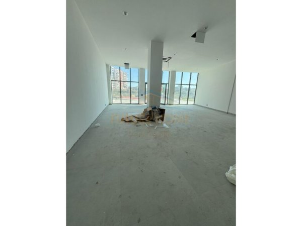 Tirane, jepet me qera ambjent biznesi Kati 0, 113 m² 3.500 € (Rruga e Kosovareve)