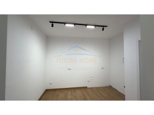 Tirane, jepet me qera apartament 2+1 Kati 1, 96 m² 700 € (Karl Gega, Bulevardi i Ri)