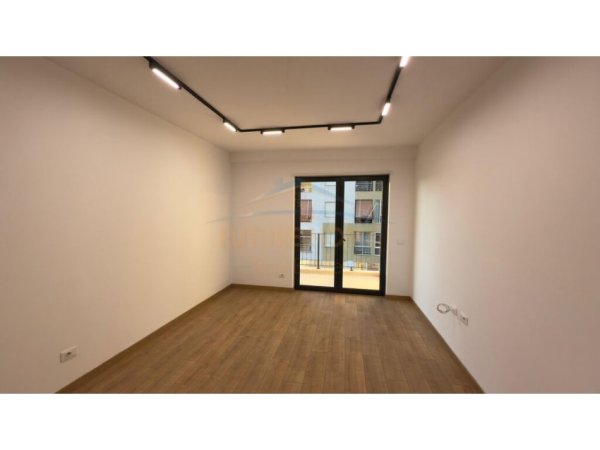 Tirane, jepet me qera apartament 2+1 Kati 1, 96 m² 700 € (Karl Gega, Bulevardi i Ri)