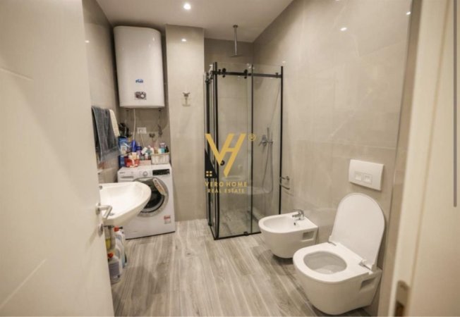 Tirane, jepet me qera apartament 2+1+Ballkon Kati 2, 100 m² 650 € (LIQENI I THATE)