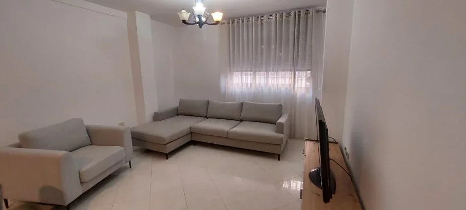 Tirane, jepet me qera apartament 1+1 , 70 m² 500 € (Rruga e Elbasanit)