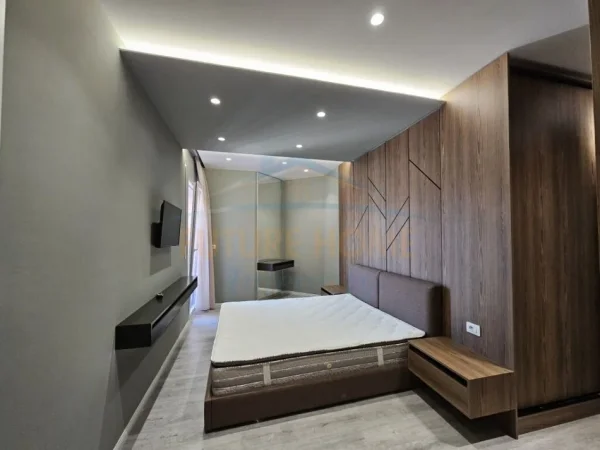 Tirane, jepet me qera apartament 2+1+Ballkon Kati 7, 94 m² 600 € (Ali Demi)