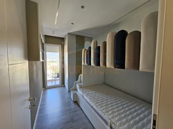 Tirane, jepet me qera apartament 2+1+Ballkon Kati 7, 94 m² 600 € (Ali Demi)