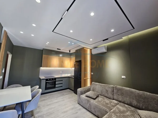 Tirane, jepet me qera apartament 2+1+Ballkon Kati 7, 94 m² 600 € (Ali Demi)