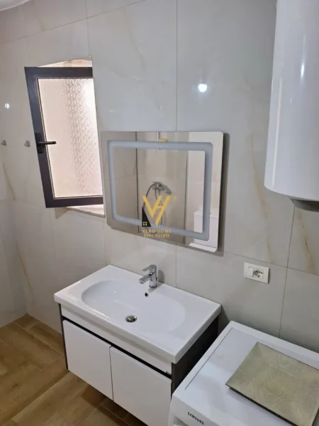 Tirane, shitet apartament 2+1+Ballkon Kati 2, 95 m² 210.000 € (KOMUNA E PARISIT)