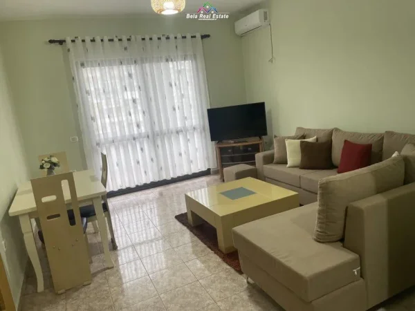 Tirane, jepet me qera apartament 1+1+Ballkon Kati 3, 70 m² 400 € (kodra e diellit)
