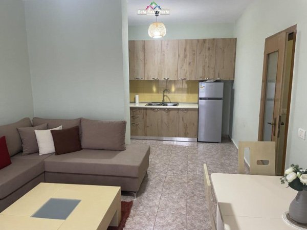 Tirane, jepet me qera apartament 1+1+Ballkon Kati 3, 70 m² 400 € (kodra e diellit)