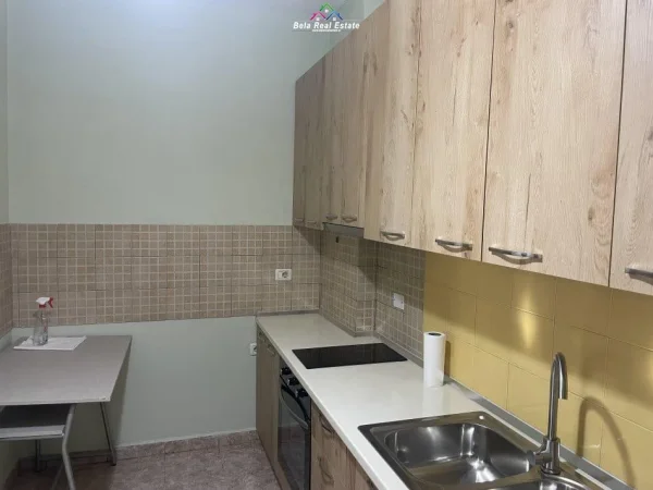 Tirane, jepet me qera apartament 1+1+Ballkon Kati 3, 70 m² 400 € (kodra e diellit)