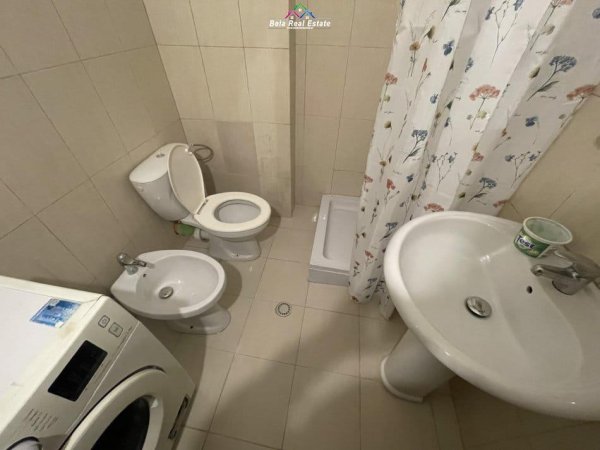 Tirane, jepet me qera apartament 1+1+Ballkon Kati 3, 70 m² 400 € (kodra e diellit)